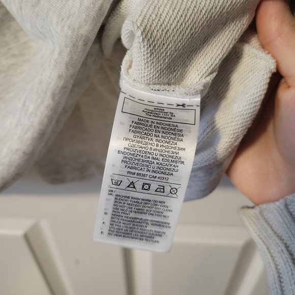 Adidas sweat Tee Brand New - Picture 3 of 4